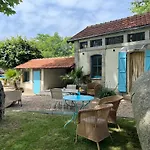 La Gare De L'art - Gaestehaus Im Ehemaligen Bahnhof Rouairoux