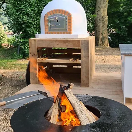 شقة فندقية La Gare De L'art - Gaestehaus Im Ehemaligen Bahnhof 3*