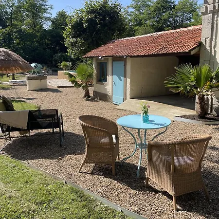 Aparthotel La Gare De L'art - Gaestehaus Im Ehemaligen Bahnhof 3*
