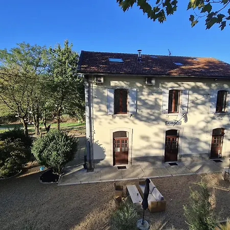 La Gare De L'art - Gaestehaus Im Ehemaligen Bahnhof Aparthotel Rouairoux