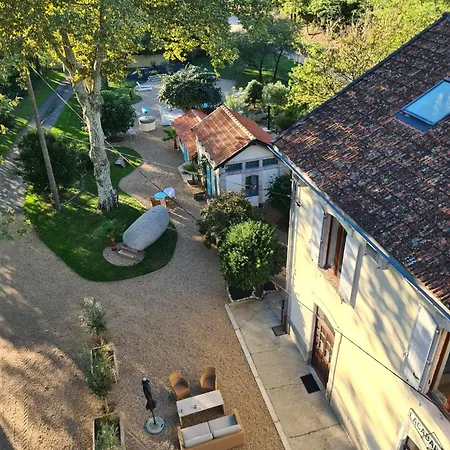 La Gare De L'art - Gaestehaus Im Ehemaligen Bahnhof Rouairoux