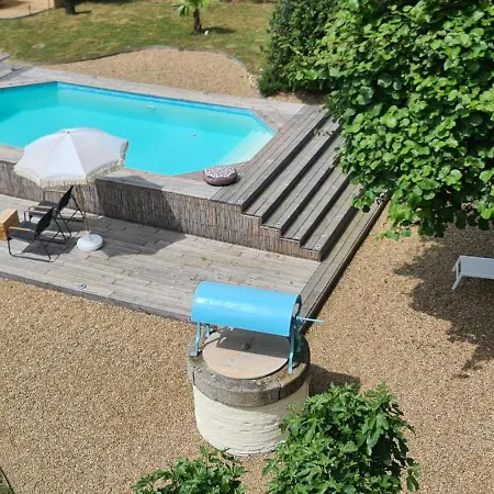 Aparthotel La Gare De L'art - Gaestehaus Im Ehemaligen Bahnhof Rouairoux